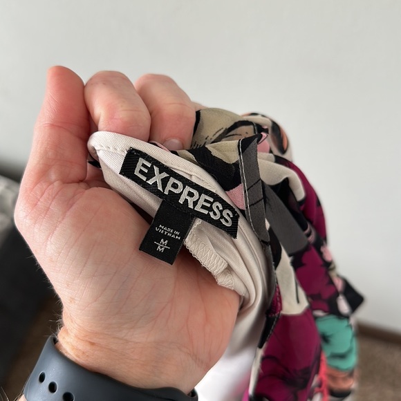 Express Black & Floral Flowy Blouse Size Medium - Picture 12 of 12